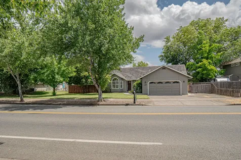 609 Crystal Drive Eagle Point OR 97524