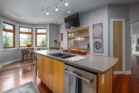 1694 Old Siskiyou Highway Ashland OR 97520