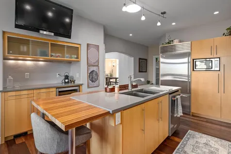 1694 Old Siskiyou Highway Ashland OR 97520