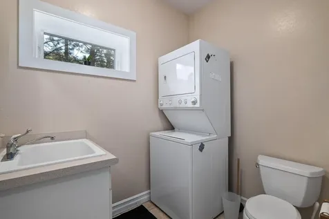 1694 Old Siskiyou Highway Ashland OR 97520