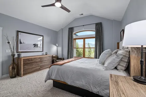 1694 Old Siskiyou Highway Ashland OR 97520