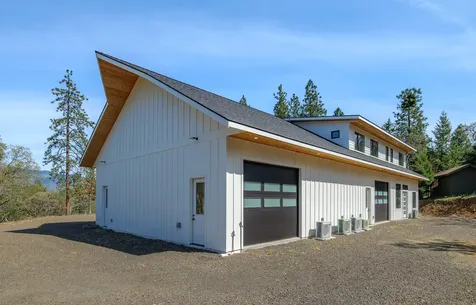 1694 Old Siskiyou Highway Ashland OR 97520