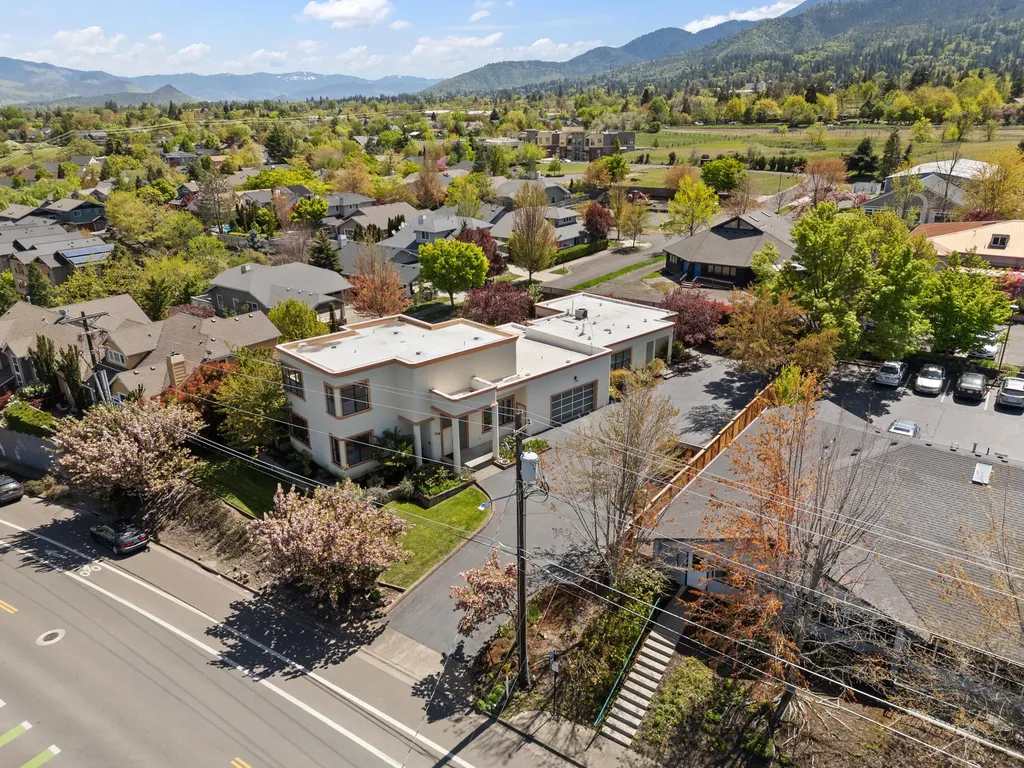 394 - 396 E Hersey Street Ashland OR 97520