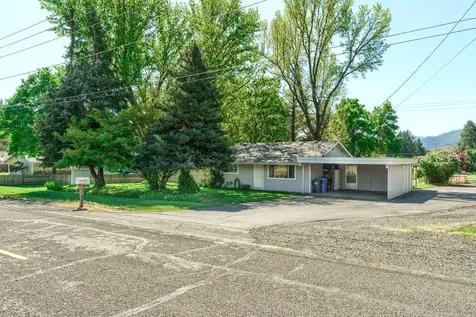 235 Lloyellen Drive Rogue River OR 97537