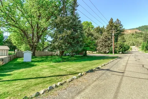 235 Lloyellen Drive Rogue River OR 97537