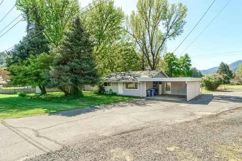 235 Lloyellen Drive Rogue River OR 97537