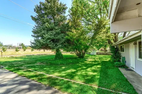 235 Lloyellen Drive Rogue River OR 97537