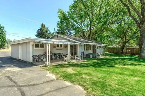 235 Lloyellen Drive Rogue River OR 97537
