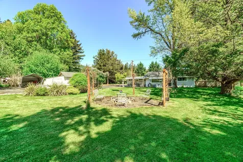 235 Lloyellen Drive Rogue River OR 97537
