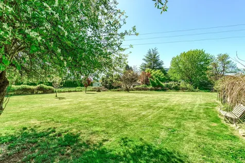 235 Lloyellen Drive Rogue River OR 97537