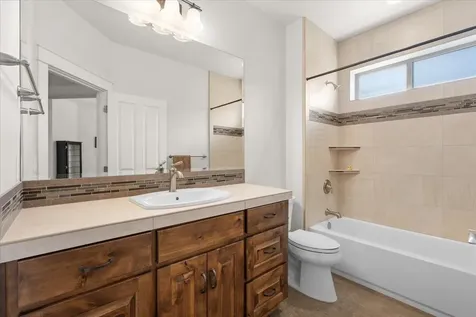 3871 Sunleaf Avenue Medford OR 97504