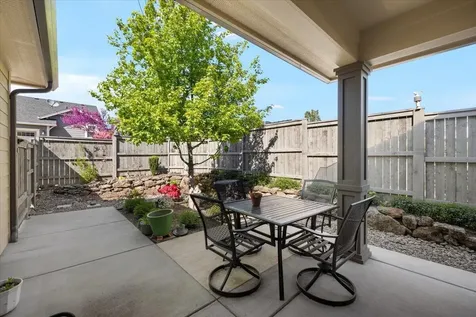 3871 Sunleaf Avenue Medford OR 97504