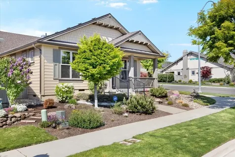 3871 Sunleaf Avenue Medford OR 97504