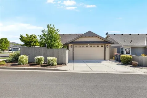 3871 Sunleaf Avenue Medford OR 97504
