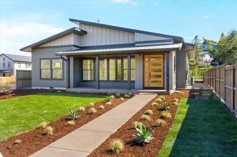 360 Briscoe Place Ashland OR 97520