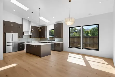 360 Briscoe Place Ashland OR 97520