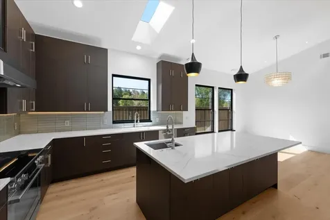 360 Briscoe Place Ashland OR 97520