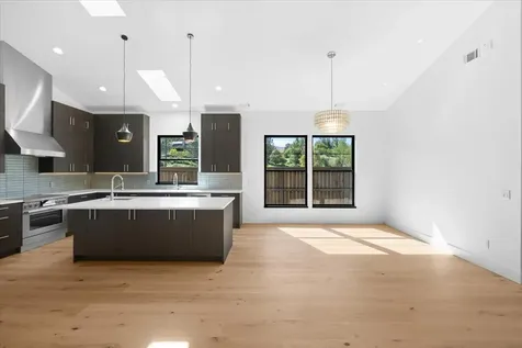 360 Briscoe Place Ashland OR 97520