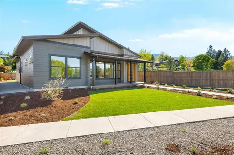 360 Briscoe Place Ashland OR 97520