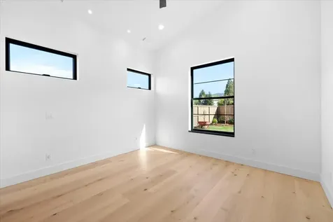 360 Briscoe Place Ashland OR 97520