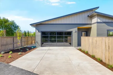 360 Briscoe Place Ashland OR 97520