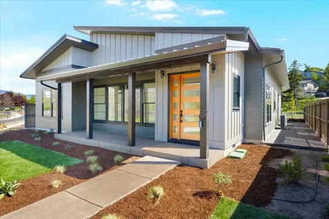 360 Briscoe Place Ashland OR 97520