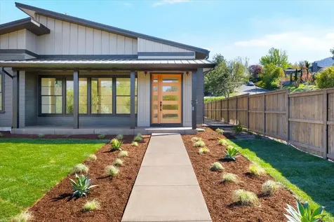 360 Briscoe Place Ashland OR 97520