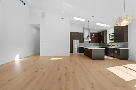 360 Briscoe Place Ashland OR 97520