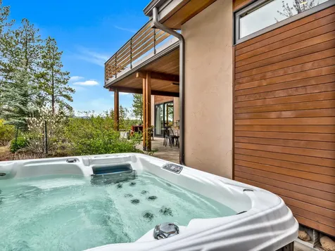 61069 Bachelor View Road Bend OR 97702