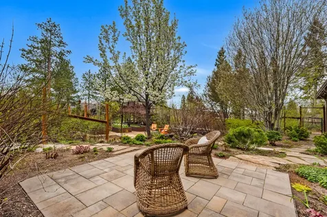 61069 Bachelor View Road Bend OR 97702