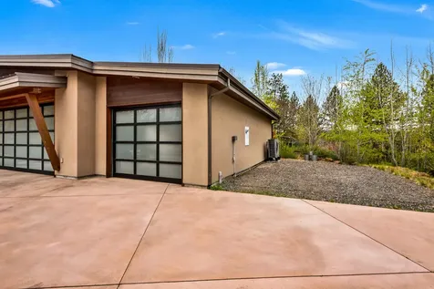 61069 Bachelor View Road Bend OR 97702