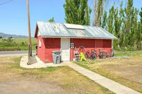 300 Staples Lane Ashland OR 97520
