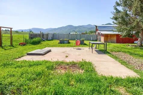 300 Staples Lane Ashland OR 97520