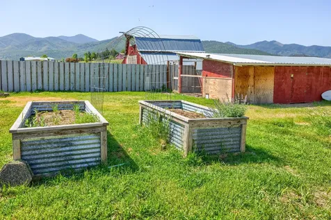 300 Staples Lane Ashland OR 97520