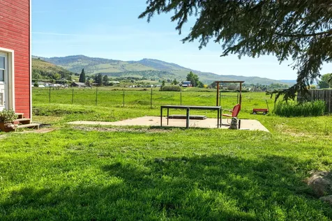 300 Staples Lane Ashland OR 97520