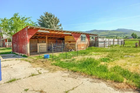 300 Staples Lane Ashland OR 97520