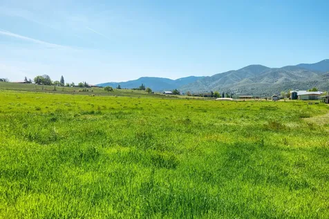 300 Staples Lane Ashland OR 97520