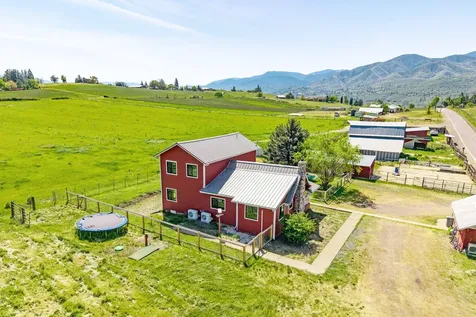 300 Staples Lane Ashland OR 97520