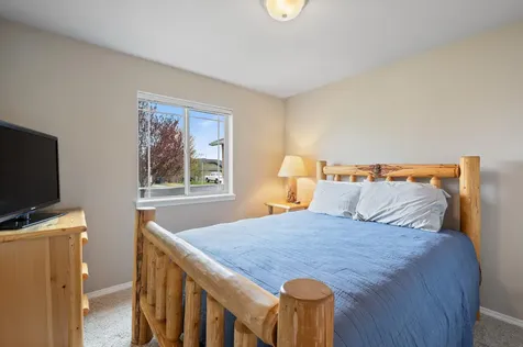 2560 NE 5th Street Redmond OR 97756
