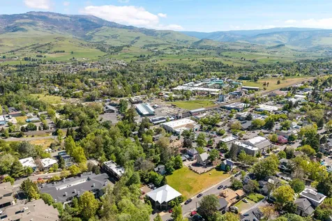 263 Oak Street Ashland OR 97520