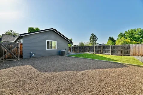 850 Mendolia Way Central Point OR 97502