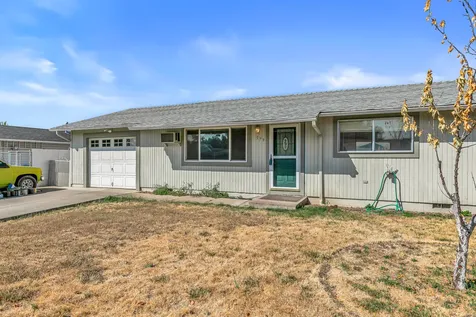 179 N Deanjou Avenue Eagle Point OR 97524