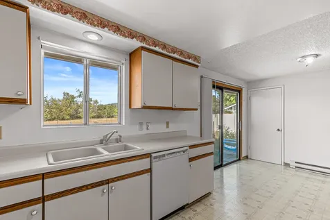 179 N Deanjou Avenue Eagle Point OR 97524