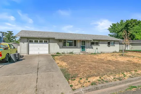 179 N Deanjou Avenue Eagle Point OR 97524