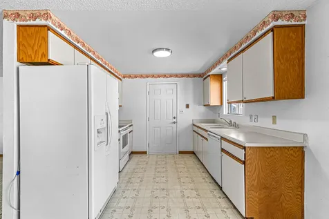 179 N Deanjou Avenue Eagle Point OR 97524