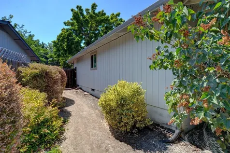 637 Palo Verde Way Central Point OR 97502