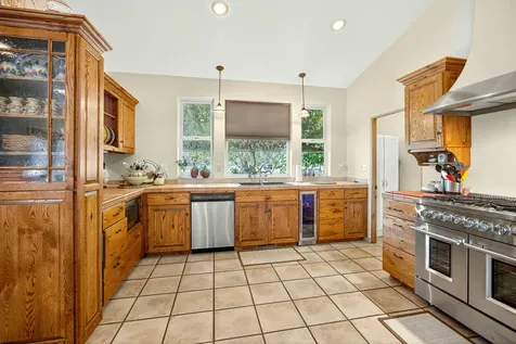 1176 Hamilton Road Jacksonville OR 97530