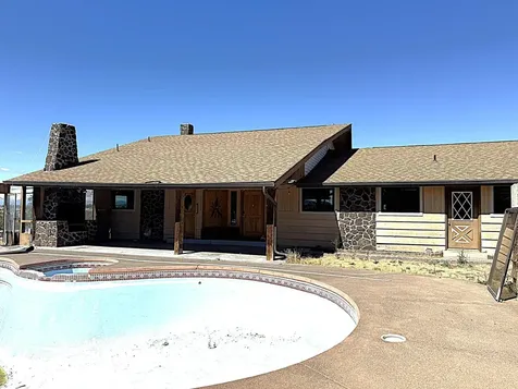 1042 NE Meadowlark Lane Madras OR 97741