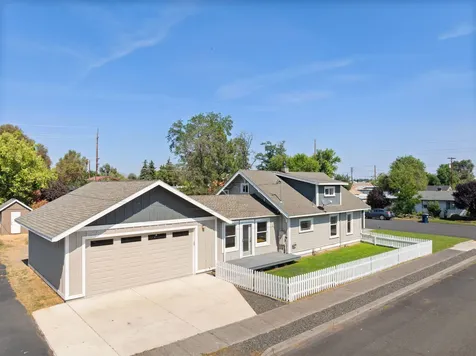 153 SW 3rd Street Redmond OR 97756
