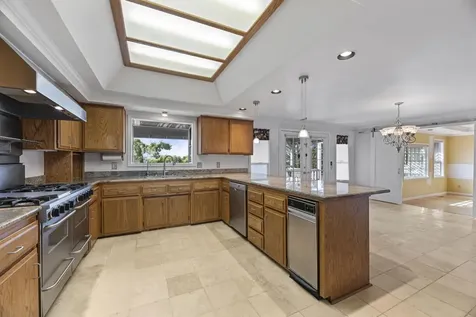 5493 Hillcrest Road Medford OR 97504